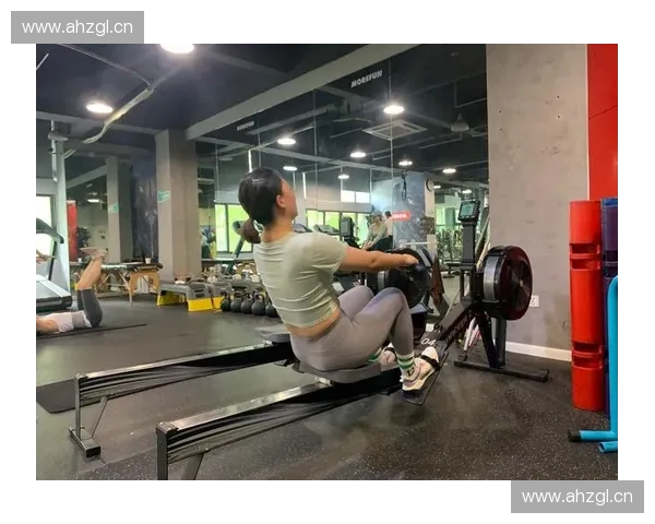 划船机训练全解析：提升心肺功能与全身力量的科学方法与技巧